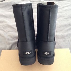 NIB UGG Classic Short LEATHER Boots BLK Women's